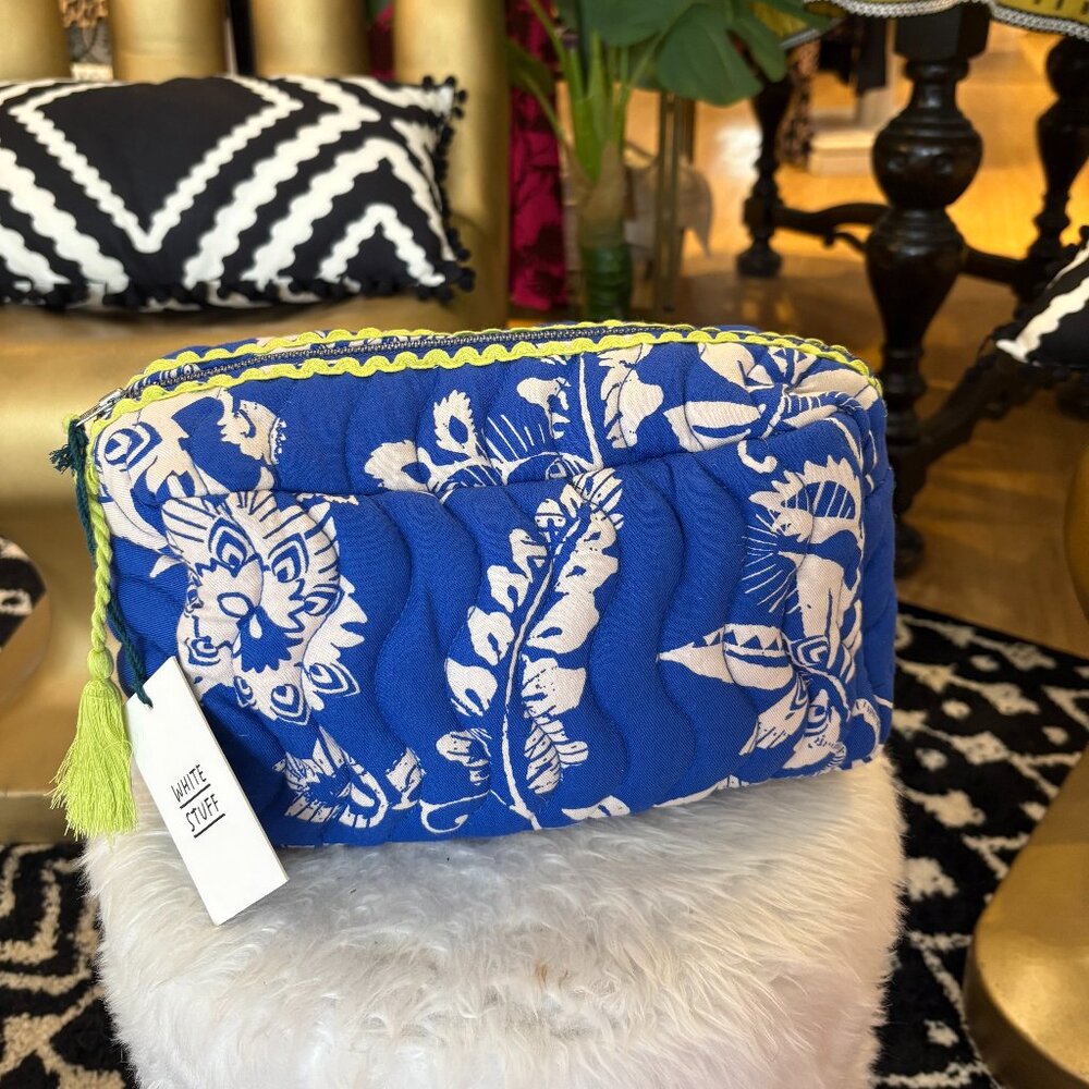 Makeup/cosmetic bag
